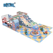 ملعب داخلي معكرون موضوع