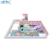 ملعب داخلي ملون بمساحة 258 مترًا مربعًا